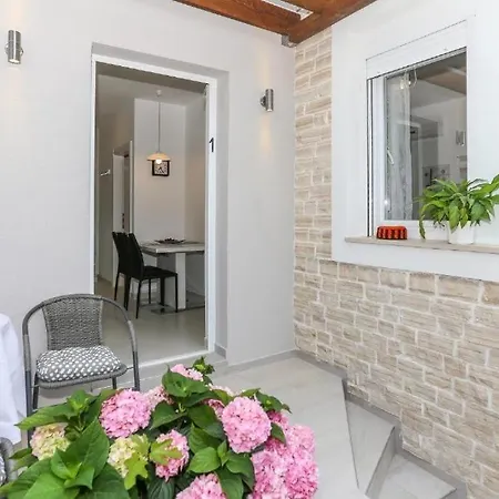 In Tribunj With Air Conditioning, Wifi 4953-1 * Tribalj